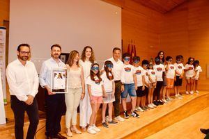 Manuel Serrano felicita a los profesionales sanitarios y educativos por su compromiso en la lucha contra el ictus, que ha sido reconocido a nivel europeo