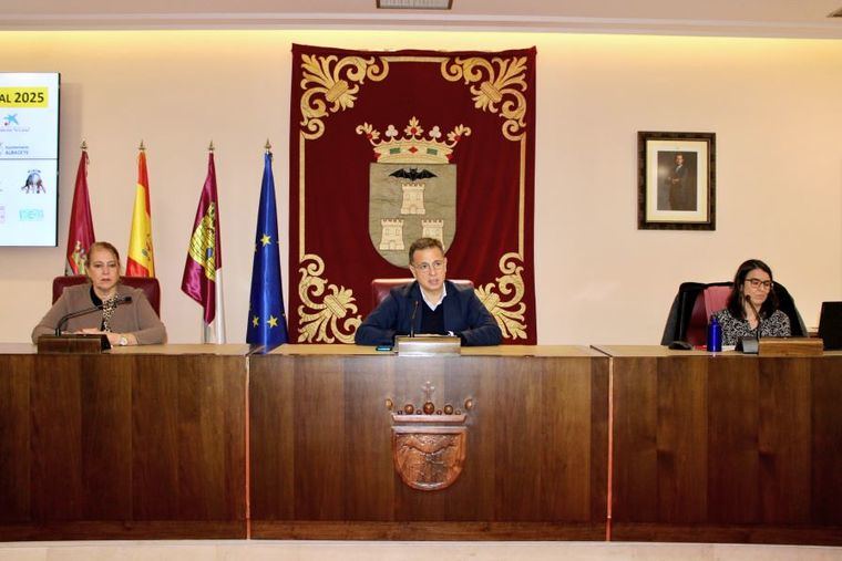 El alcalde aboga por la cooperación social para mejorar la calidad de vida de los menores más vulnerables