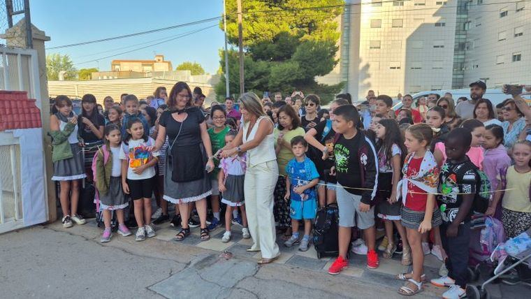 La concejala Lucrecia Rodríguez de Vera felicita al Colegio Castilla-La Mancha por “aprovechar el ambiente ferial como parte de su proyecto educativo”