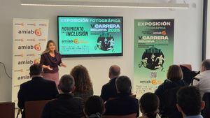 Rodríguez de Vera anima a visitar la exposición de fotos sobre la carrera Inclusiva de Amiab, “todo un ejemplo de integración y superación personal”