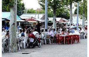 Sucesos.- La ayuda de los clientes en una tasca del Paseo de la Feria permite detener a un hombre que amenazó con una navaja a la camarera