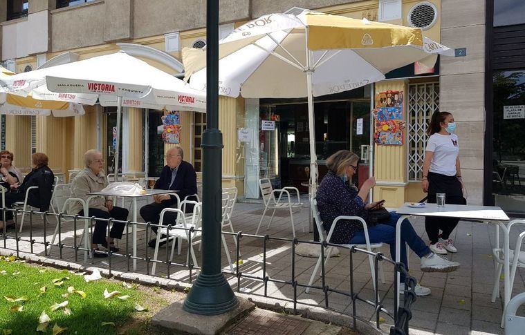 Hostelería de Castilla-La Mancha podrá abrir hasta la 1.00 horas, al 100% en terraza y con 10 comensales por mesa desde el domingo