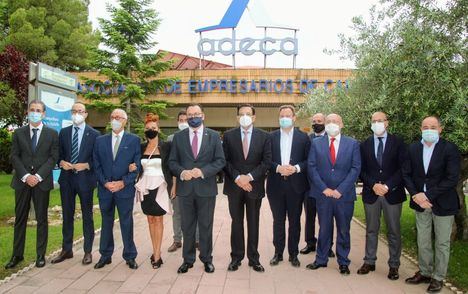 El alcalde de Albacete reafirma su compromiso con el tejido empresarial de la ciudad en la clausura de la asamblea de ADECA