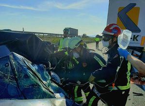 Sucesos.- Cortan la A-31 tras volcar un camión y chocar otro contra él en Chinchilla de Montearagón