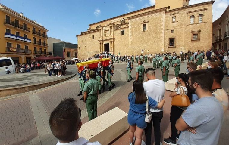 Hellín despide con inmenso dolor al joven sargento Rafael Gallart, que falleció en accidente al realizar un salto paracaidista