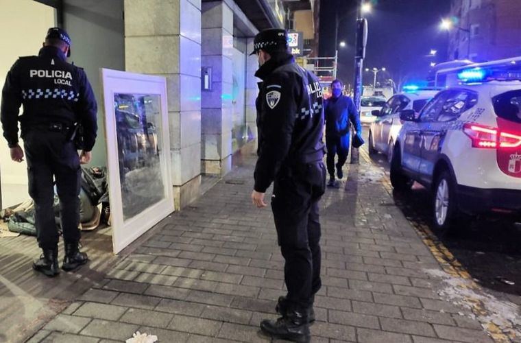 Sucesos.- Tres agentes heridos tras colisionar dos coches de la Policía Local de Albacete cuando acudían a un aviso