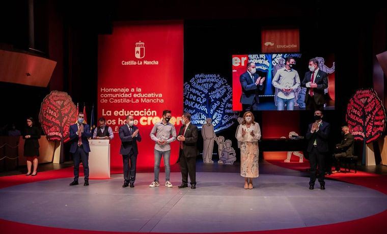 Castilla-La Mancha rinde homenaje a su sector educativo tras un año marcado por la pandemia: 'No hay sociedad decente sin docentes'