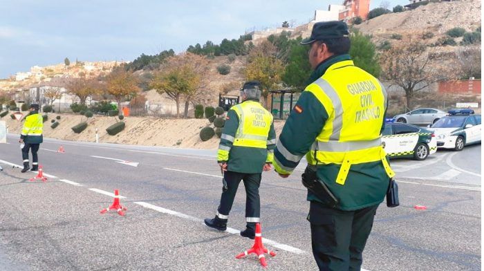 Sucesos.- Reabierta la A-31 en La Roda tras el accidente con un camión, cuyo conductor ha fallecido