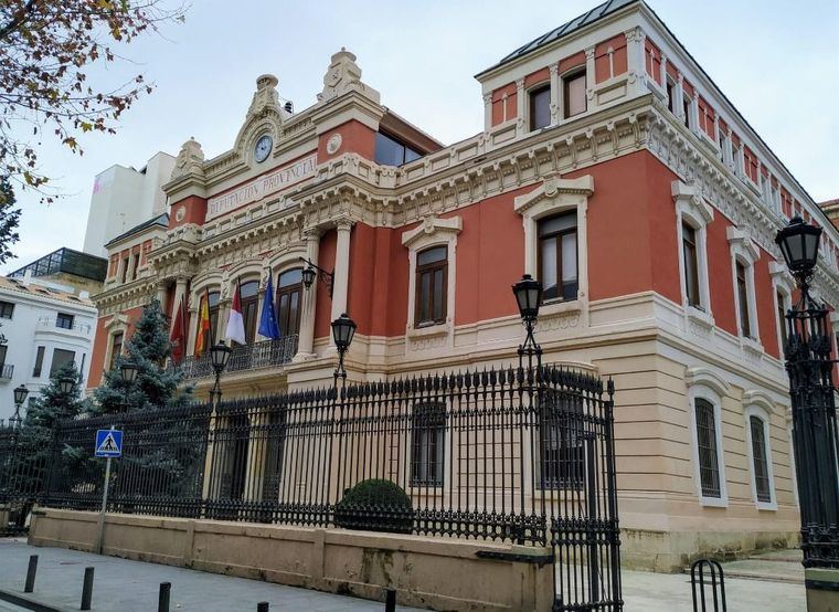 Un total de 67 ayuntamientos de Albacete reciben 199 ayudas para actividades educativas y culturales de la Diputación
