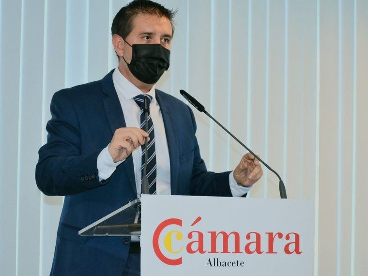 Santi Cabañero resalta que la Cámara de Comercio es 'un instrumento indispensable en el trabajo conjunto con el que debemos procurar el mayor desarrollo posible a la provincia de Albacete'