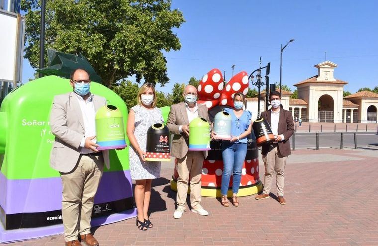 Llegan a Albacete los personajes Disney en forma de contenedor para concienciar a los más pequeños sobre el reciclaje