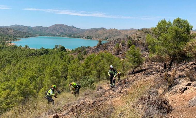 Incendios.- Más de 60 medios y casi 300 personas continúan en las labores de extinción del incendio de Liétor