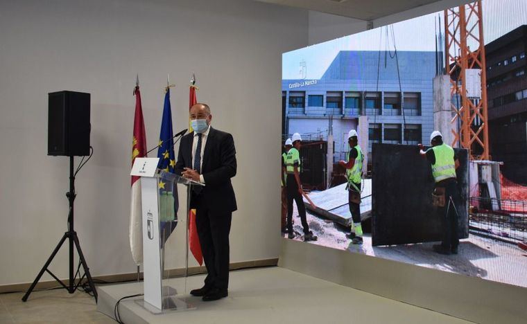 Emilio Sáez: “La apertura del nuevo Centro de Especialidades en Albacete supone que las obras del hospital van por el buen camino”