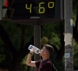 La AEMET prevé que este sábado sea "el día más adverso" de la ola de calor y uno de los más calurosos de los últimos años