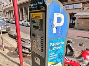 El nuevo servicio de Zona Azul entrará en funcionamiento en octubre tras instalarse los nuevos parquímetros inteligentes que ha adquirido Emisalba