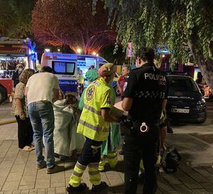 Sucesos.- Cinco personas resultan afectadas por inhalación de humo tras el incendio en la cocina de una casa de Albacete