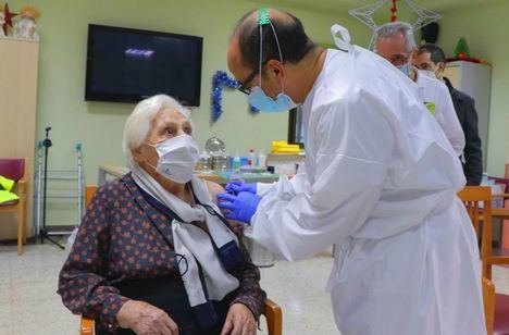 Coronavirus.- Bajan hospitalizados y positivos en Castilla-La Mancha pero suben los fallecidos y enfermos UCI respecto a la semana anterior