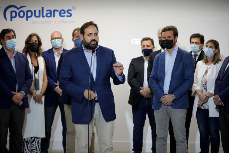  Todo el PP de la región agasaja a Casado en la inauguración de la sede del partido en Toledo, con Ayuso reunida con Page