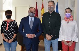 El alcalde mantiene la primera reunión de trabajo con el nuevo presidente de la FAVA, José María Tévar
