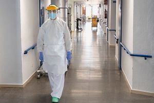 Coronavirus.- Dos hospitales de Castilla-La Mancha ya no tienen pacientes COVID en sus UCI