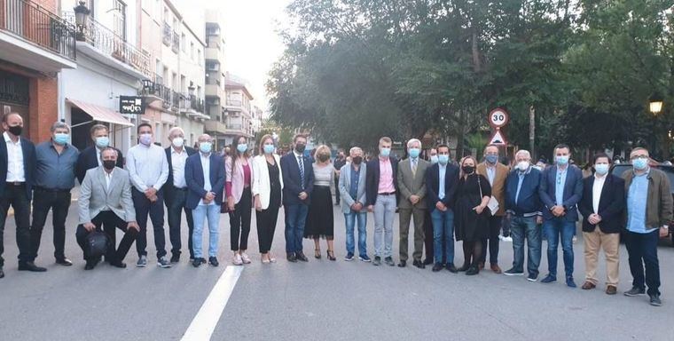 Santi Cabañero asiste a la Feria del Primer Corte de la Miel de Ayora poniendo de manifiesto las buenas relaciones institucionales entre la administración albaceteña y la valenciana