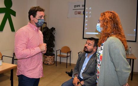 La concejala de Atención a las Personas participa en la actividad ‘Cómo utilizan las tecnologías las personas ciegas’ de la Semana de la ONCE en Albacete
