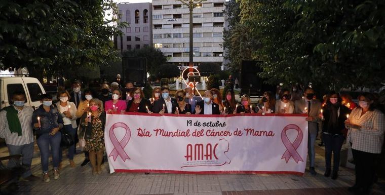 Emilio Sáez se compromete con AMAC para lograr que el cáncer de mama sea reconocido como enfermedad discapacitante