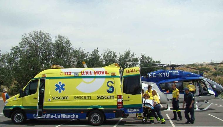 Sucesos.- Dos mujeres que resultan heridas tras una colisión entre su turismo y un camión, son trasladadas en helicóptero sanitario al Hospital de Albacete