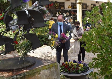 El alcalde de Albacete destaca el trabajo del Ayuntamiento para dar la máxima dignidad a los cementerios del municipio