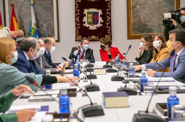 El Gobierno de Castilla-La Mancha abre este miércoles un programa de vacunación contra el COVID en grandes empresas de la región