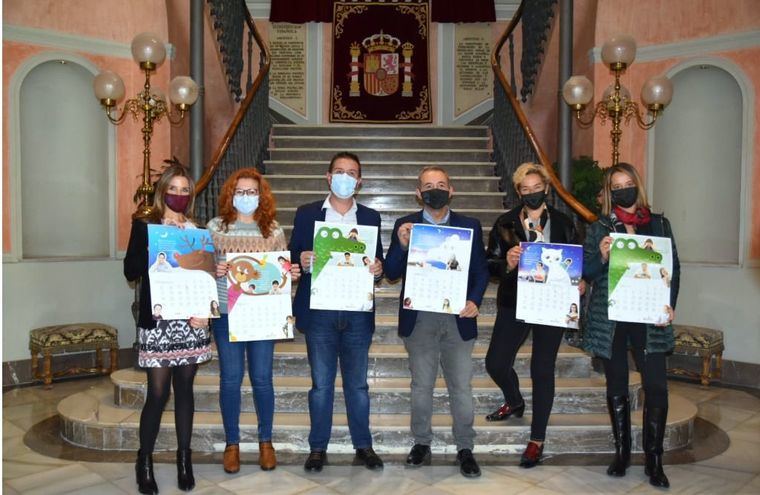 Afanion presenta su calendario solidario con el respaldo de la Diputación de Albacete y buscando “el rugido” de toda la provincia para hacer de 2022 “un año bestial”