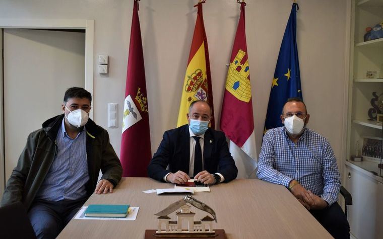  El alcalde se reúne con representantes de la Oficina Principal de Correos de Albacete