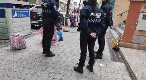 Un Policía Local de Albacete herido grave por un vendedor ilegal en Los Invasores