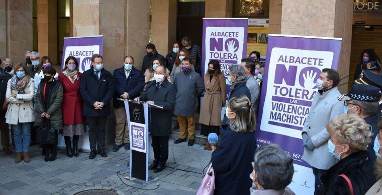 La ciudad de Albacete muestra su repulsa hacia las violencias machistas en el acto institucional del Consejo Municipal de las Mujeres y de la Igualdad