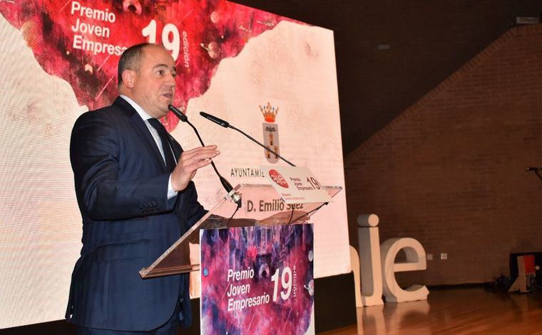 El alcalde reivindica el necesario relevo generacional para el futuro empresarial durante la entrega del 19º Premio Joven Empresario