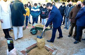 Santi Cabañero avanza que la Diputación seguirá apoyando en 2022 a los Ayuntamientos en la tarea de reforzar la limpieza de colegios en horario lectivo frente a la COVID-19