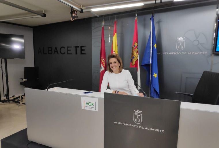 VOX recoge las quejas de los comerciantes de la calle Ancha de Albacete por la paralización de las obras