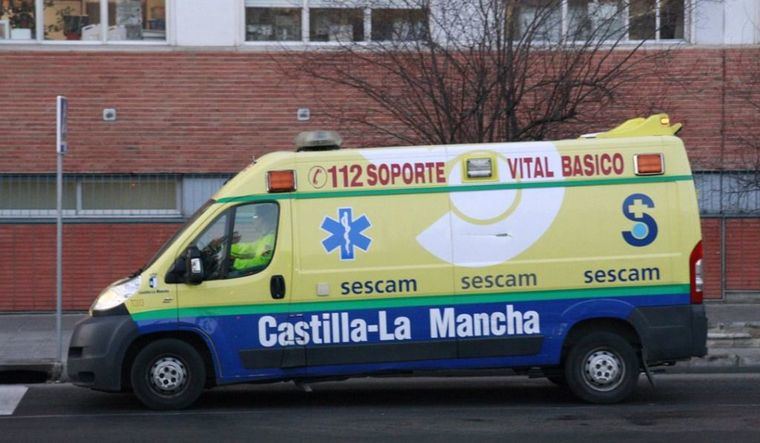 Sucesos.- Un fallecido y cinco heridos tras la salida de la vía de una furgoneta con 8 ocupantes en Fuente-Álamo