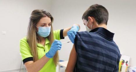Coronavirus.- Alumnos de 10 y 11 años, primeros en vacunarse en Castilla-La Mancha, con un modelo mixto para no interrumpir vacaciones