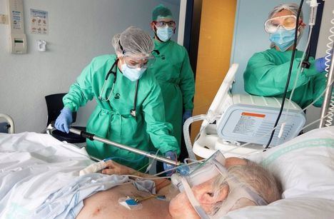 Coronavirus.- Los nuevos casos aumentan en Castilla-La Mancha hasta alcanzar los 1.075, los hospitalizados son 128 y los enfermos UCI en 32