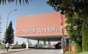 Sucesos.- Trasladado al hospital un trabajador tras ser golpeado en la cabeza por una carretilla elevadora en Hellín