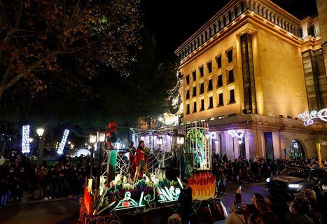 Los Reyes Magos llenaron de ilusión las calles de Albacete con una vistosa Cabalgata protagonizada por carrozas de fantasía y personajes gigantes luminosos