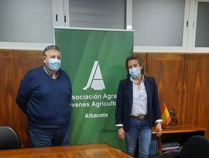 Rosario Velasco, portavoz de VOX en el Ayuntamiento de Albacete, se reúne con ASAJA para tratar las palabras de Alberto Garzón
