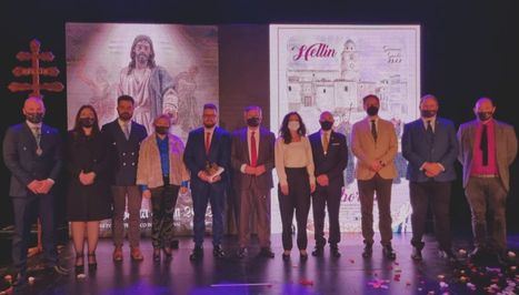 La Diputación de Albacete participa en la presentación de los carteles y las revistas que anuncian la Semana Santa y la Tamborada de Hellín 2022