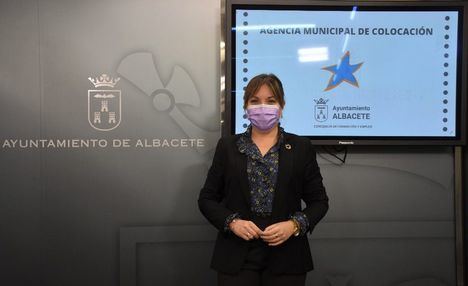 La concejala de Formación y Empleo destaca que el desempleo ha descendido en 1.500 mujeres desde 2019 en el municipio de Albacete