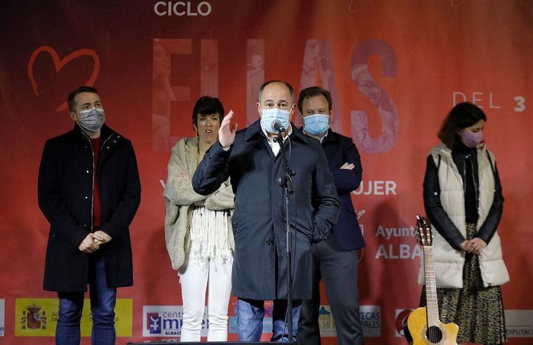 El alcalde anima a la ciudanía a salir a la calle y disfrutar del Ciclo Ellas-Festival de la Mujer, una apuesta conjunta para conmemorar el 8 de marzo