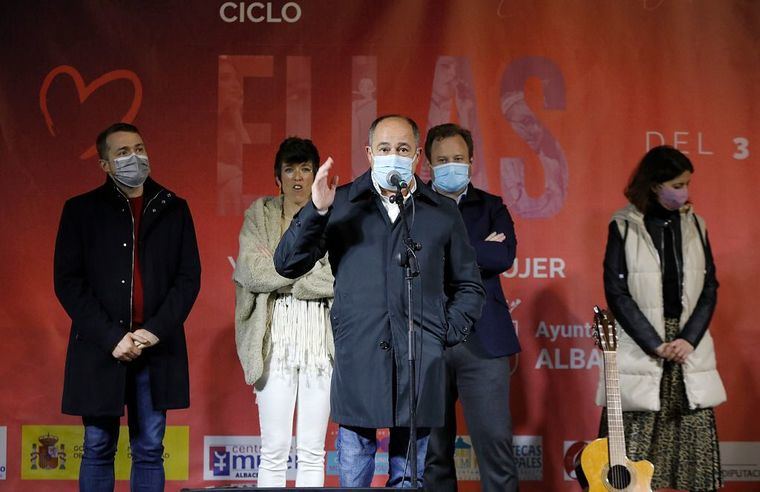 El alcalde anima a la ciudanía a salir a la calle y disfrutar del Ciclo Ellas-Festival de la Mujer, una apuesta conjunta para conmemorar el 8 de marzo