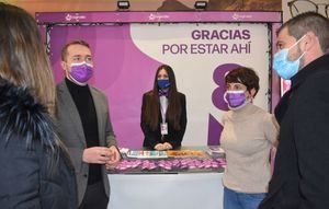 Los concejales Manuel Martínez y Ana Albaladejo, han agradecido al Centro Comercial Imaginalia la iniciativa de sumarse a la conmemoración del Día Internacional de las Mujeres