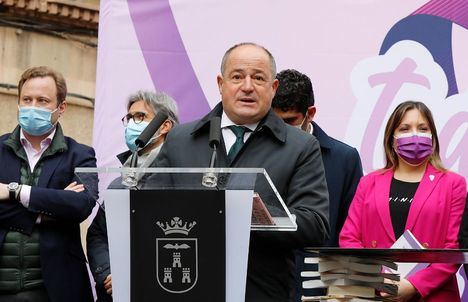 El alcalde de Albacete afirma que el “gran reto” de nuestro tiempo es pasar de la igualdad formal a la real entre mujeres y hombres