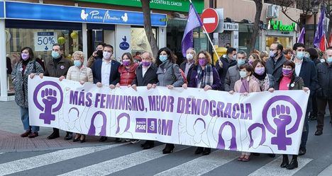 8M.- Miles de personas llenan de morado Castilla-La Mancha pidiendo que hombres y mujeres sean cómplices en la lucha feminista